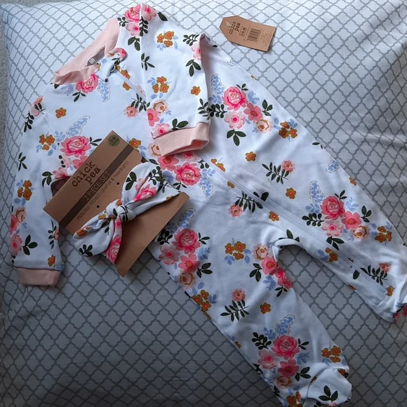 2 piece floral set. Footed onepice and headband - Picture 2 of 11
